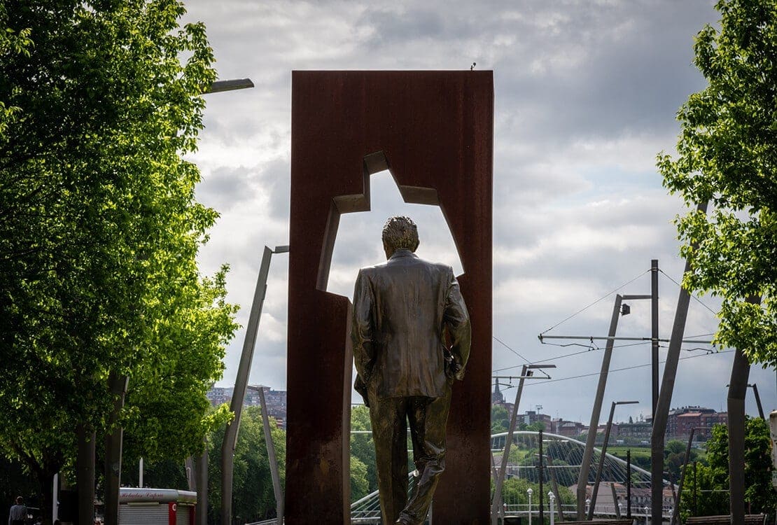 Bilbao statue