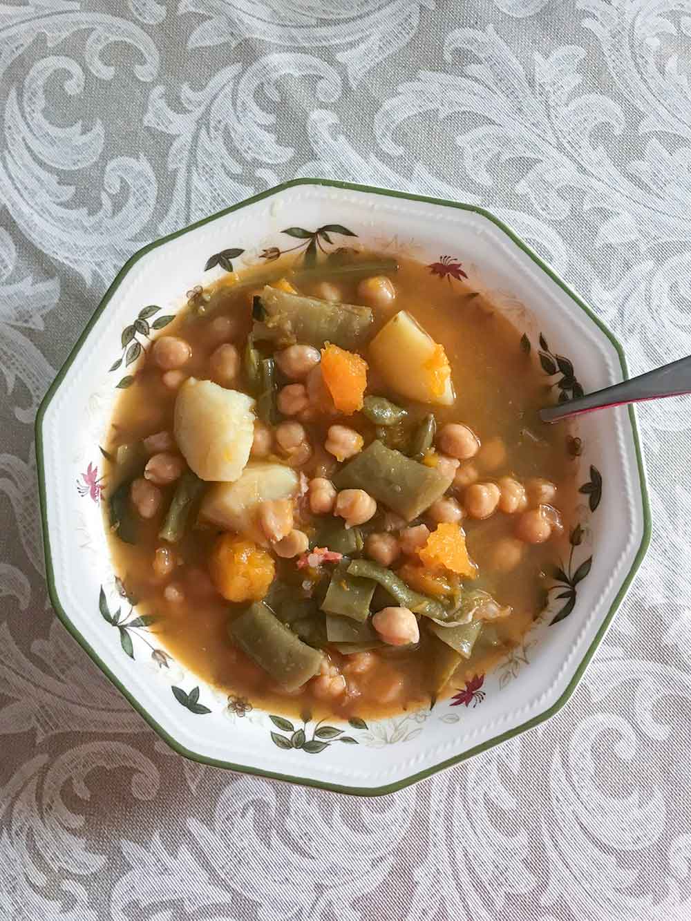a typical stew of Malaga made with chickpeas and vegetables.