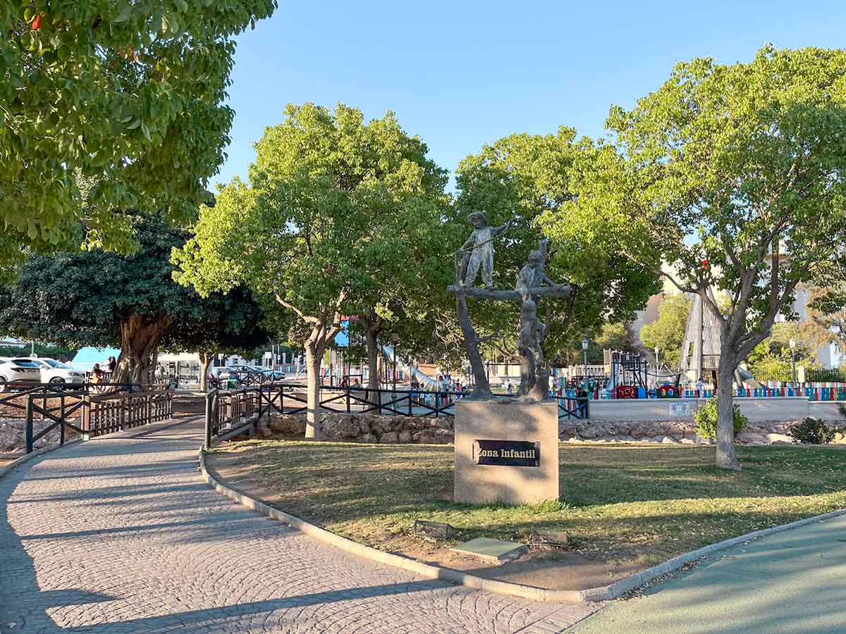 parque de la bateria playground area