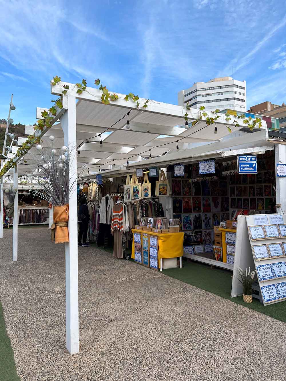 Muelle Uno autumn market.