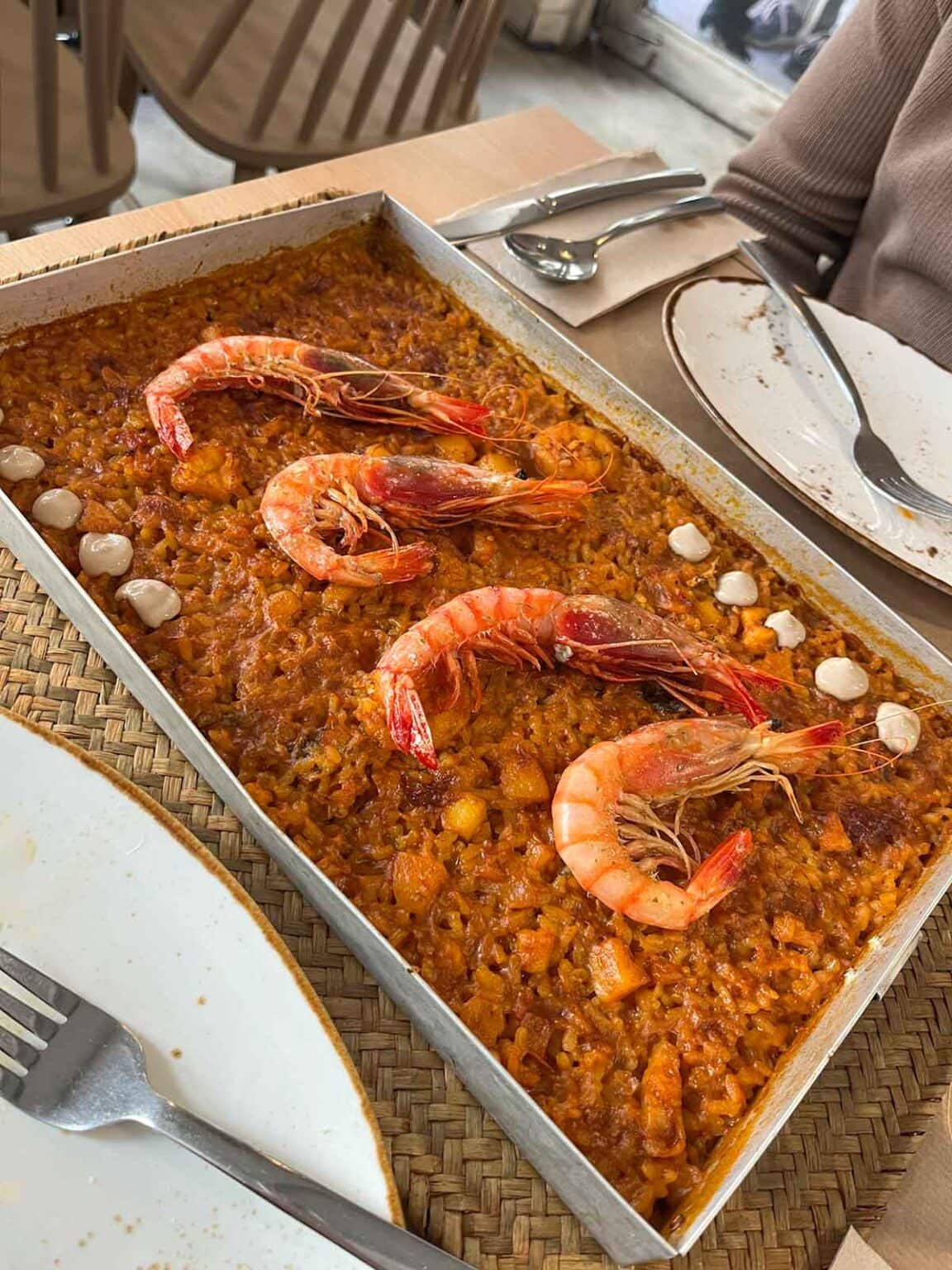 Where To Eat The Best Paella In Seville (6 Top Restaurants)