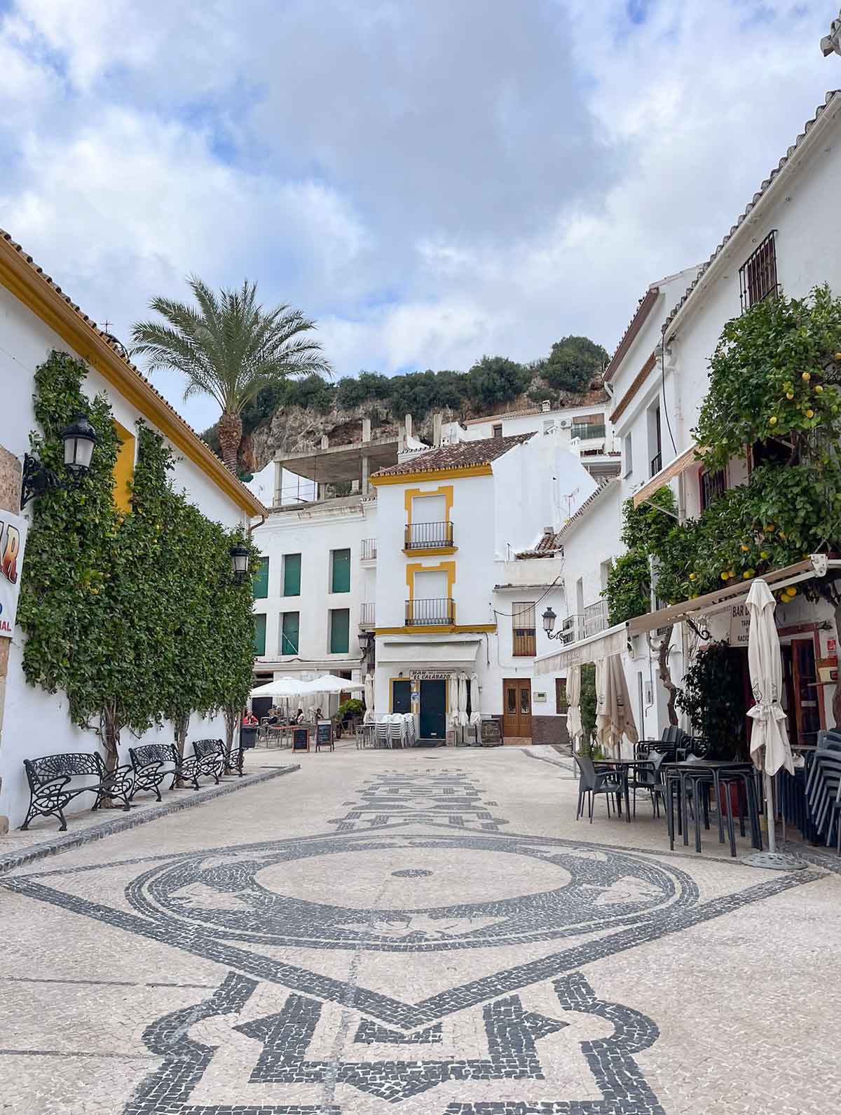A beautiful cobblestone street in Ojen centre.