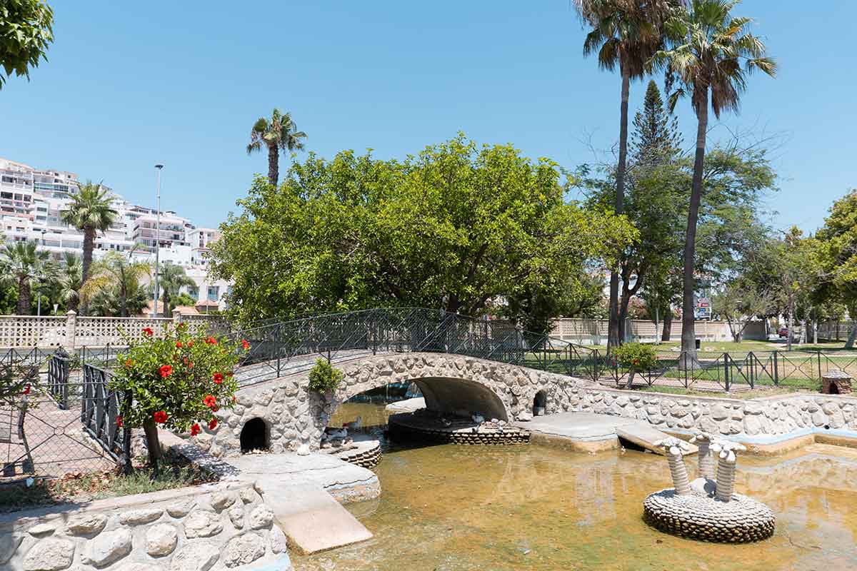 The bridge and pond at La Fuente Park in Salobreña.