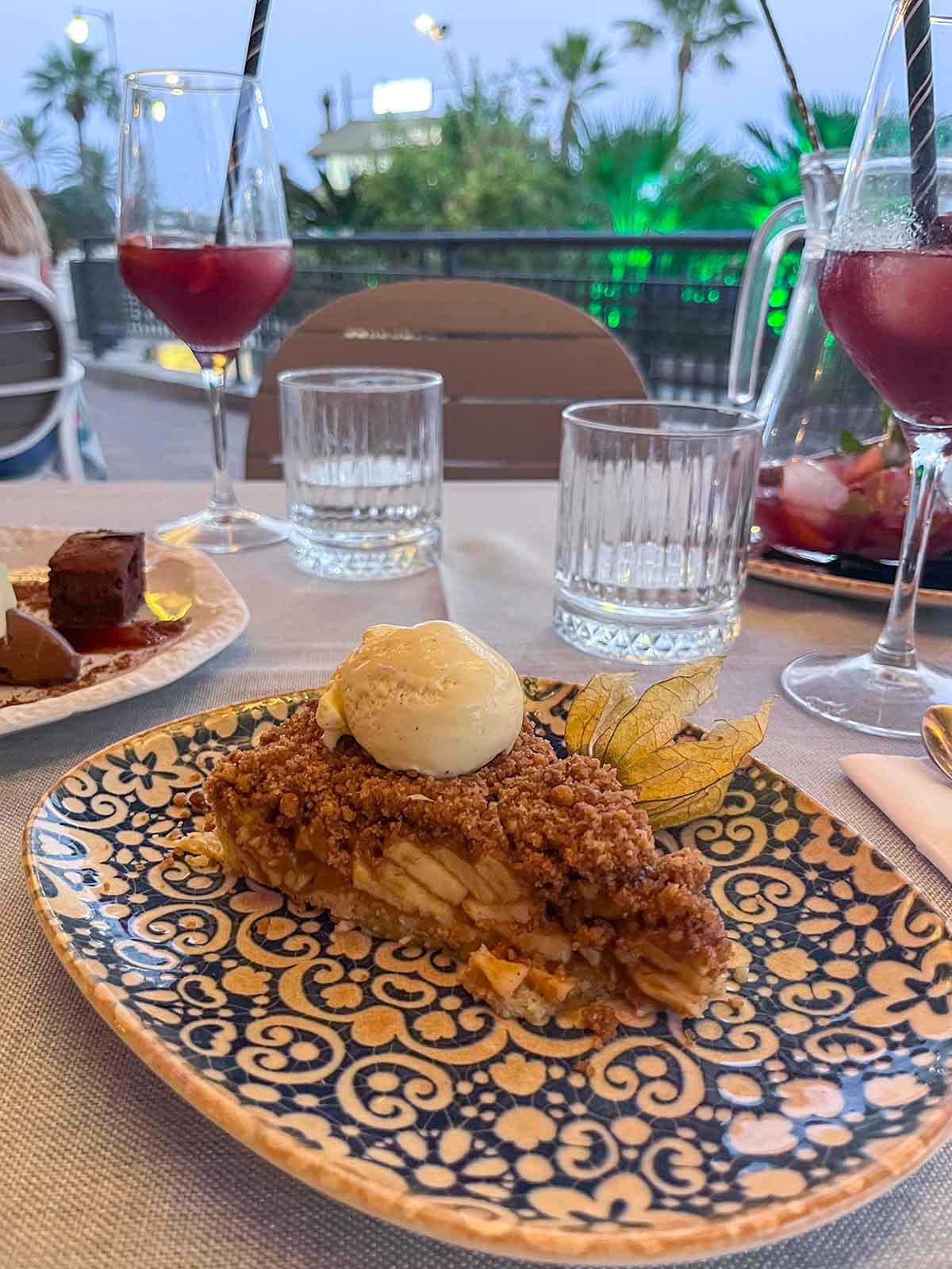 Where to Eat in Estepona (My Top Recommendations) 14 Apple crumble cake with vanilla ice cream at La Bulla Gastrobar.