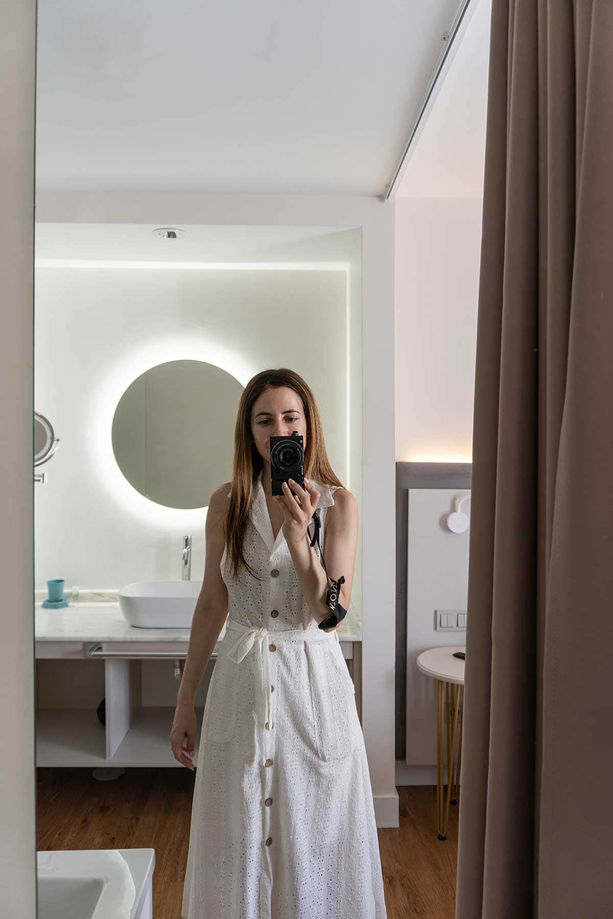 My Review of La Brisa del Mar Hotel, Estepona 5 Selfie at bathroom in Junior Suite at La Brisa del Mar Hotel, Estepona.