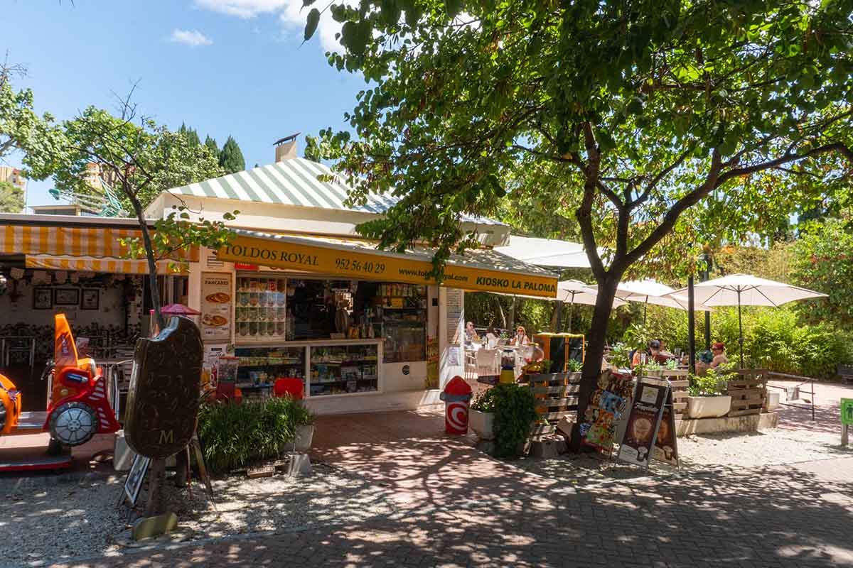 Ultimate Guide to Parque de la Paloma 9 Small kiosk with table service in Parque de la Paloma, Benalmadena.