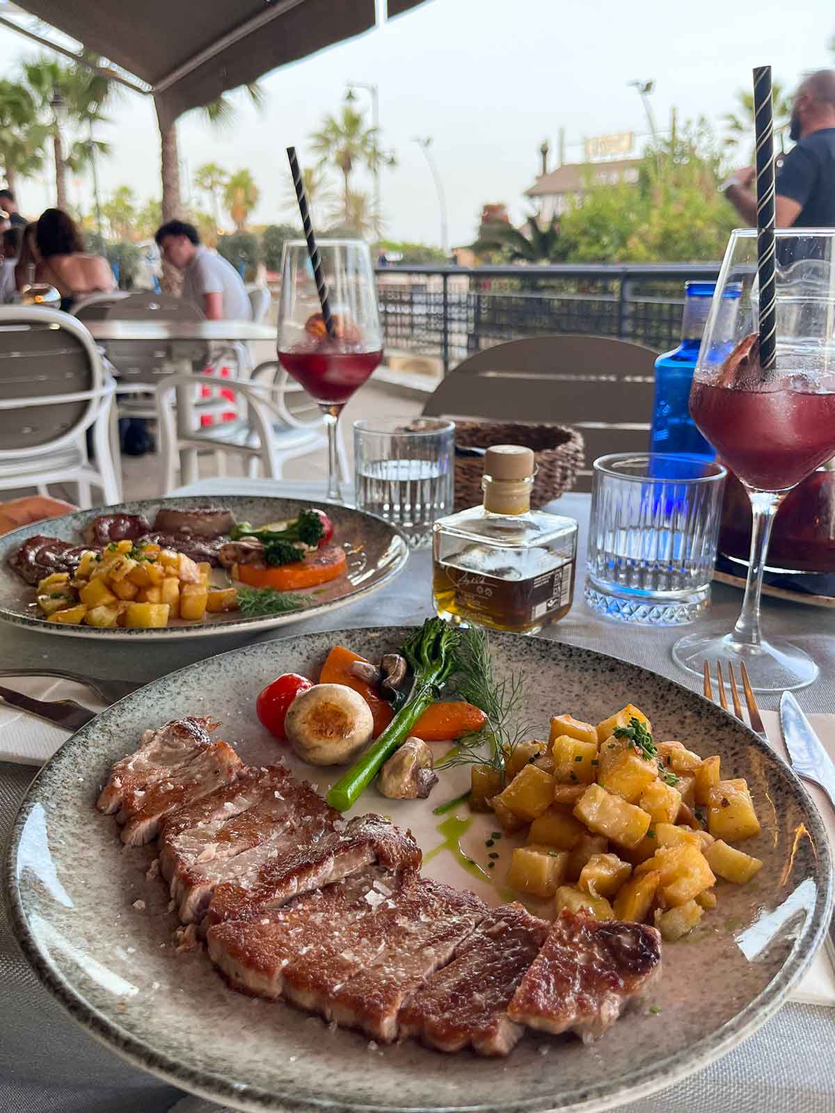 Where to Eat in Estepona (My Top Recommendations) 13 Red tuna with roasted potatoes and seasonal vegetables at La Bulla Gastrobar, Estepona.