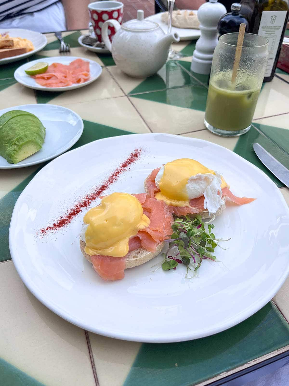 Eggs Benedict with salmon at El Pimpi, Nobu Marbella.